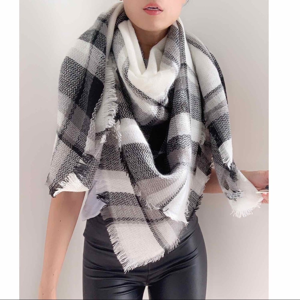 JET SET Oversized Plaid Blanket Scarf - Picture 2 of 8